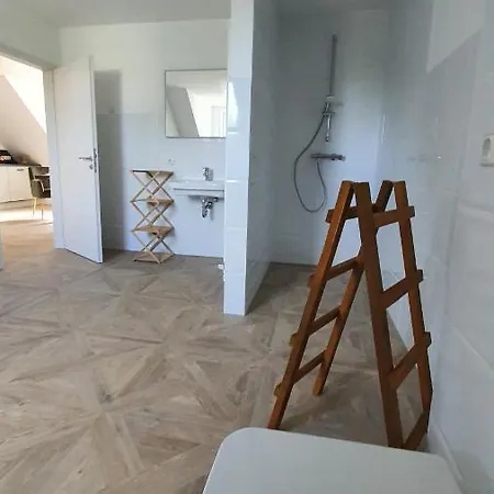 Haus Am Bitte Sehr ! * Klausdorf (Vorpommern-Rugen)