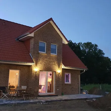 Haus Am Bitte Sehr ! * Klausdorf (Vorpommern-Rugen)