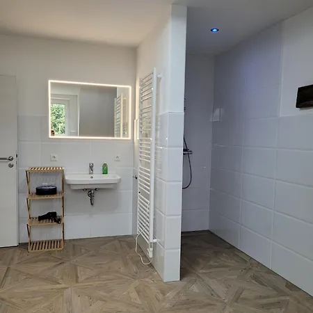 Haus Am Bitte Sehr ! * Klausdorf (Vorpommern-Rugen)