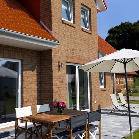 Haus Am Bitte Sehr ! * Klausdorf (Vorpommern-Rugen)